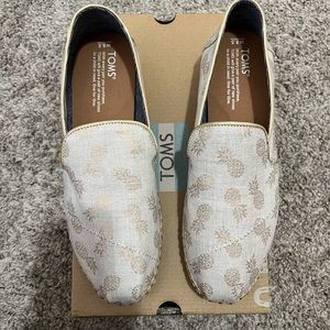TOMS beige espadrilles with gold foil pineapples